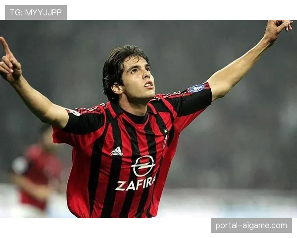 镜头捕捉：国际米兰老将姆希塔良在替补席上为年轻队友细致讲解战术